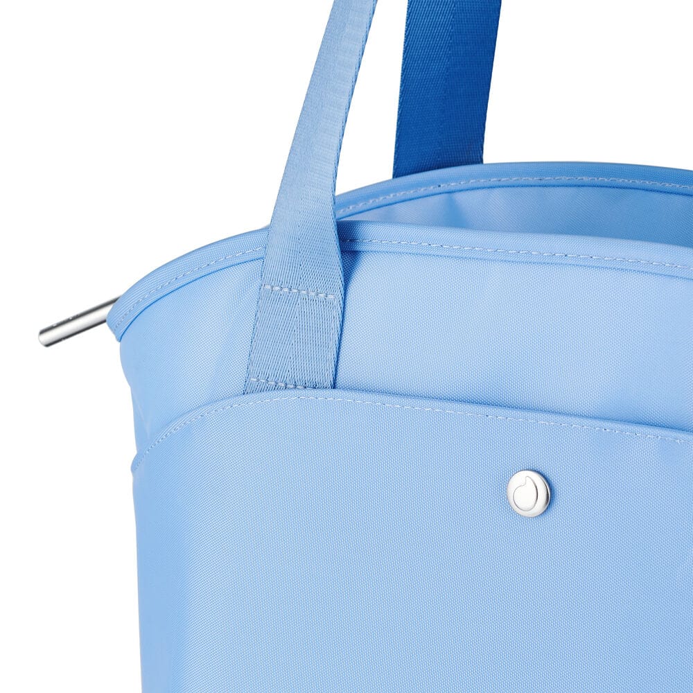 lunch-tote-f8 5341821_02-Swell-Lunch-Tote-Bag-Chambray-Blue-Pocket-Detail_3bd7.jpg