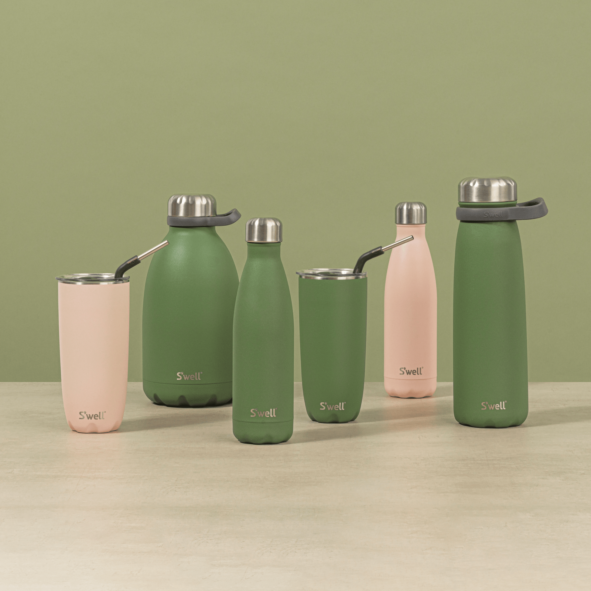 roamer-64oz-n2 Swell-64oz-GreenJasper-Roamer-Lifestyle.png