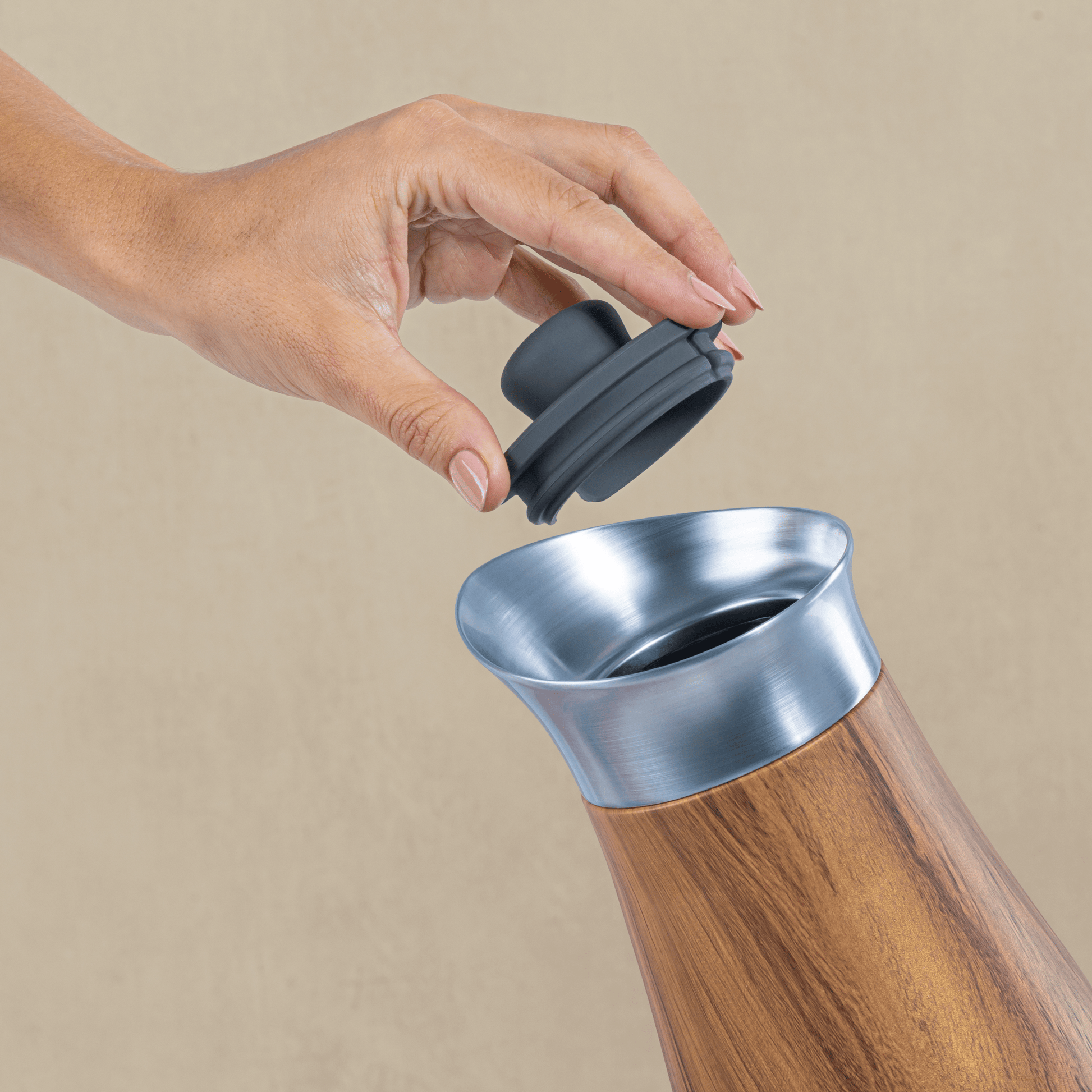 carafe-with-lid-o6 Swell-Carafe-Teakwood-Lifestyle.png