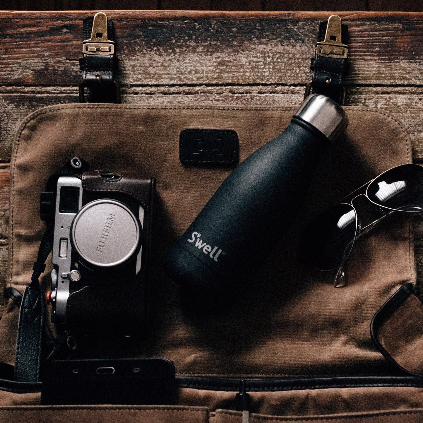 original-bottle-9oz-y9 Swell-Water-Bottle-9oz-Black-Onyx-LifeStyle.jpg