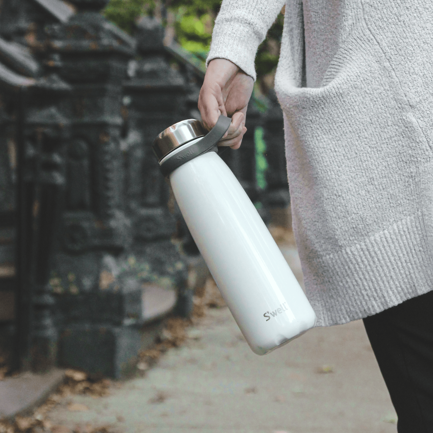 traveler-40oz-m8 Swell-Water-Bottle-Traveler-40oz-White-Angel-Food-Lifestyle-1.png