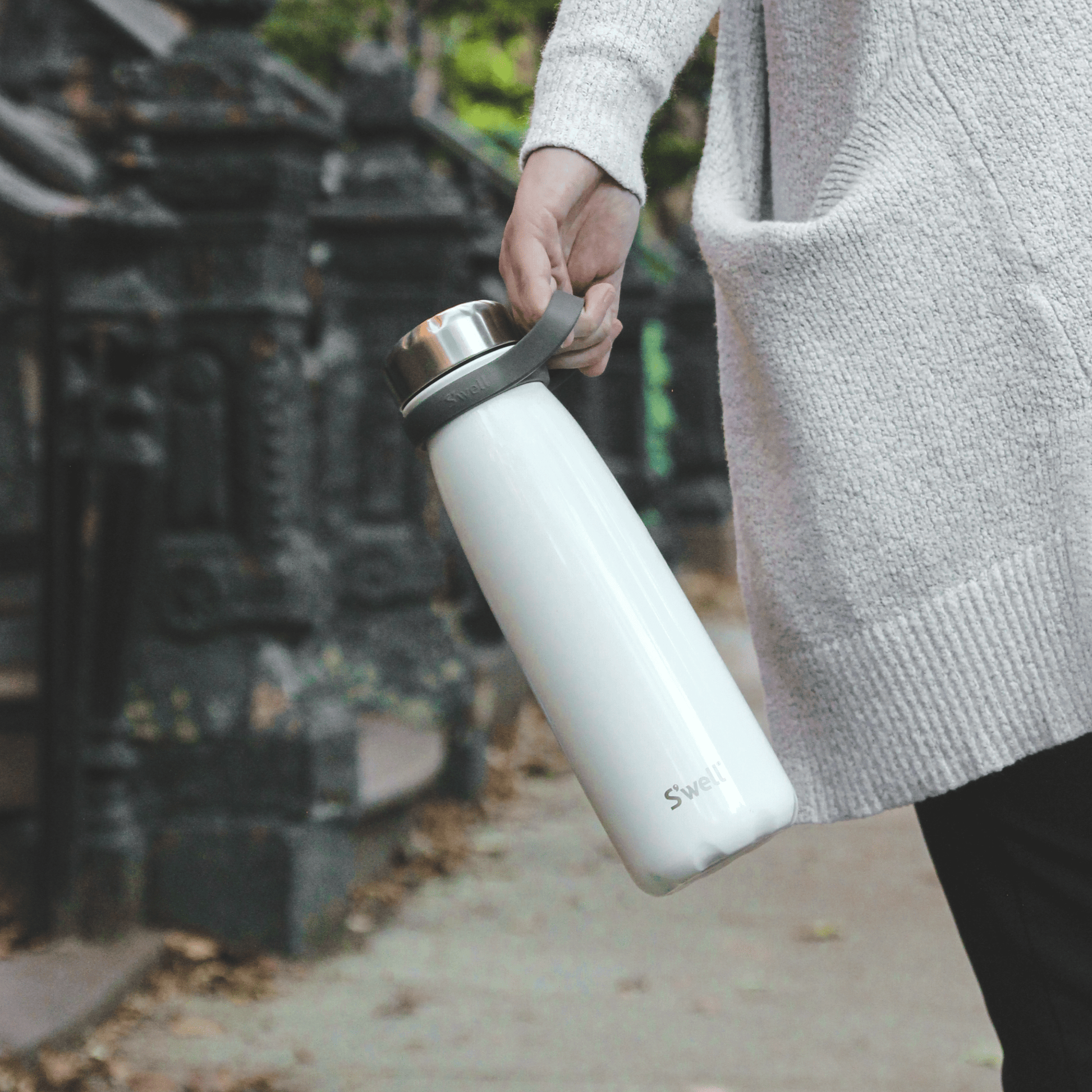 traveler-40oz-m8 Swell-Water-Bottle-Traveler-40oz-White-Angel-Food-Lifestyle-1.png