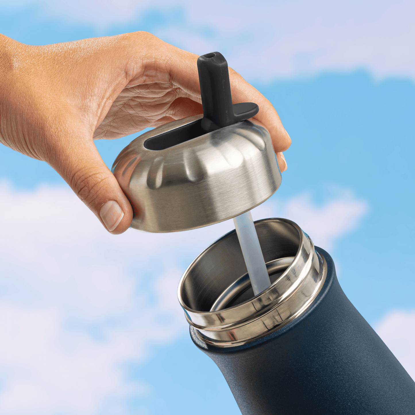 traveler-flip-straw-lid-o2 Swell_Flip_Straw_Cap_Traveler-Straw-Down-Bottle-1.png